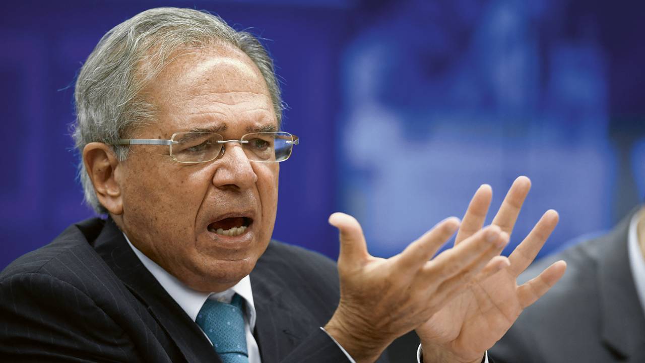 CRÍTICA - Guedes: a política de juros do BC contribuiu para a volta da inflação -