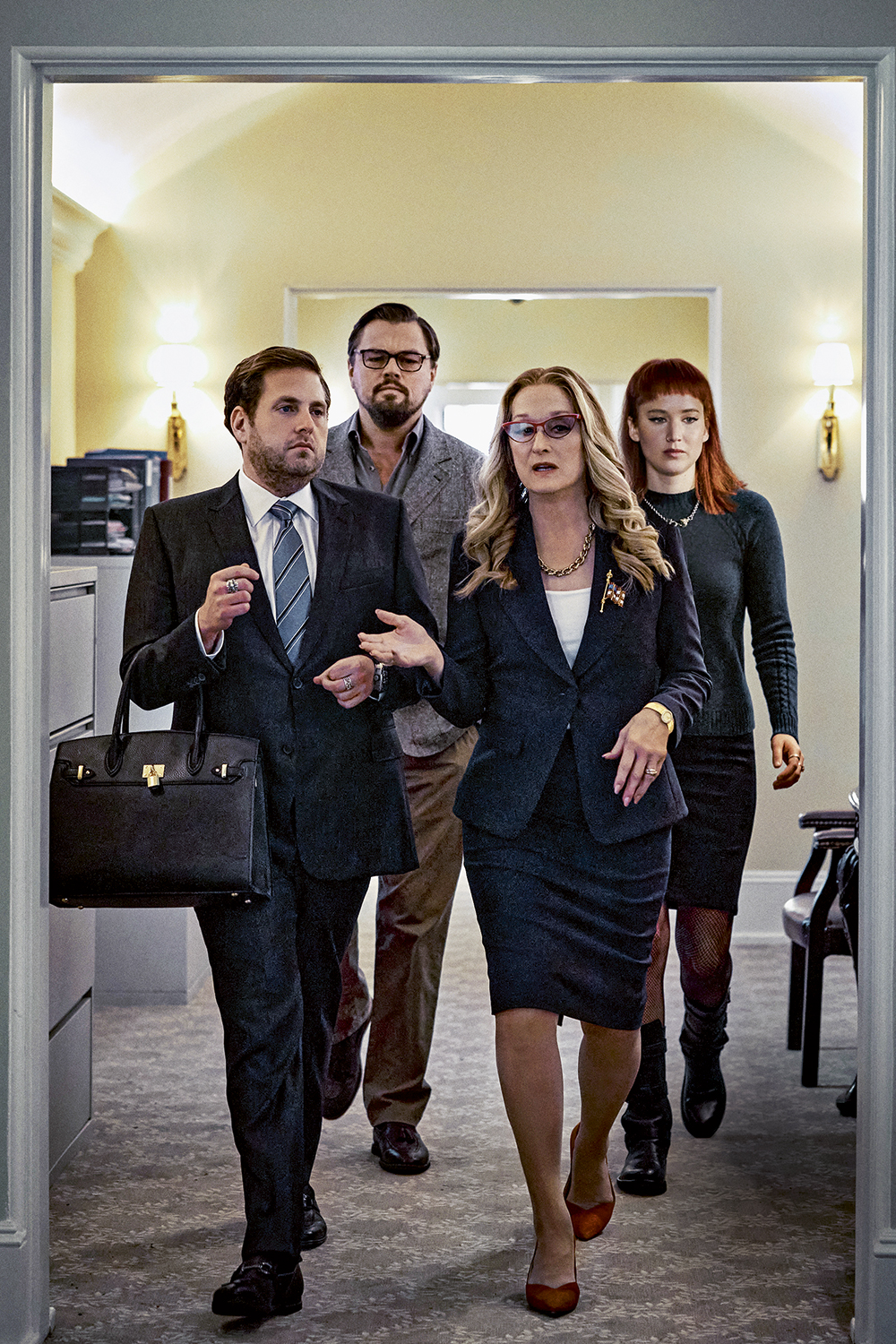 1-ABRE—FILME-DON’T-LOOK-UP-22.JPG2 ACÉFALOS - Meryl, a presidente, com os cientistas DiCaprio e Jennifer: “Não é tão sério” -