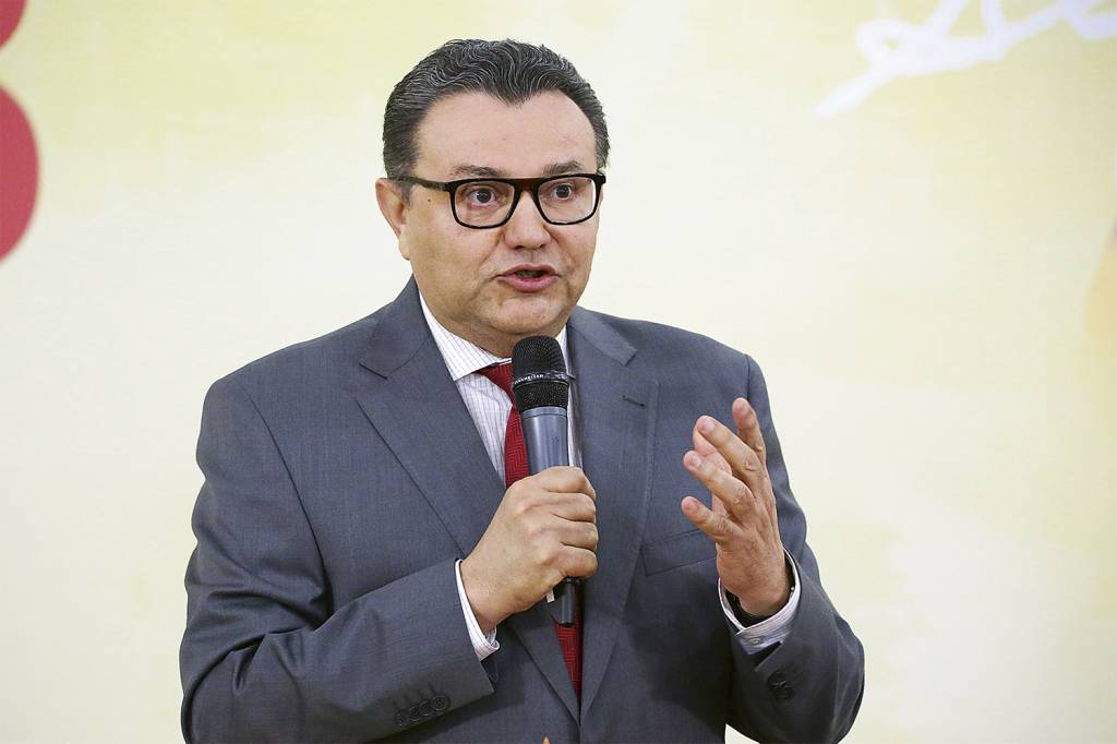 20170926160303913_3.jpg AVANÇO - Carlos Siqueira: o presidente do PSB aproxima a sigla do PT -