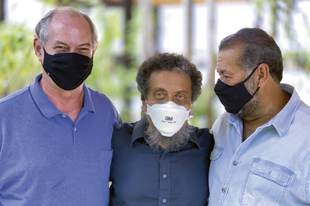 CIRO-GOMES-JOAO-SANTANA-CARLOS-LUPI-2021-02.jpg NA MIRA - Ciro, João Santana e Carlos Lupi, presidente do PDT: o marqueteiro tem trabalho criticado -