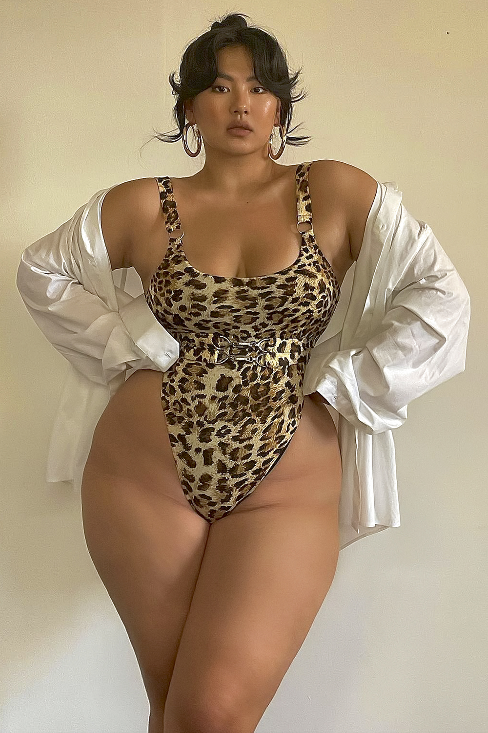 CORPO -&ensp;Cavas e curvas: o mai&ocirc; privilegia e destaca as formas da modelo plus size Sarah Kim -