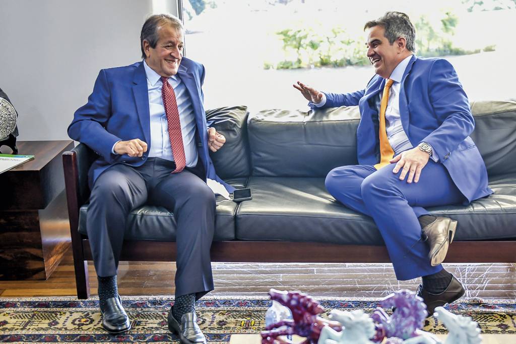 VALDEMAR-COSTA-NETO-CIRO-NOGUEIRA-2021-02.jpg NOVOS ALIADOS - Valdemar Costa Neto e o ministro Ciro Nogueira: a polêmica aliança com o Centrão -