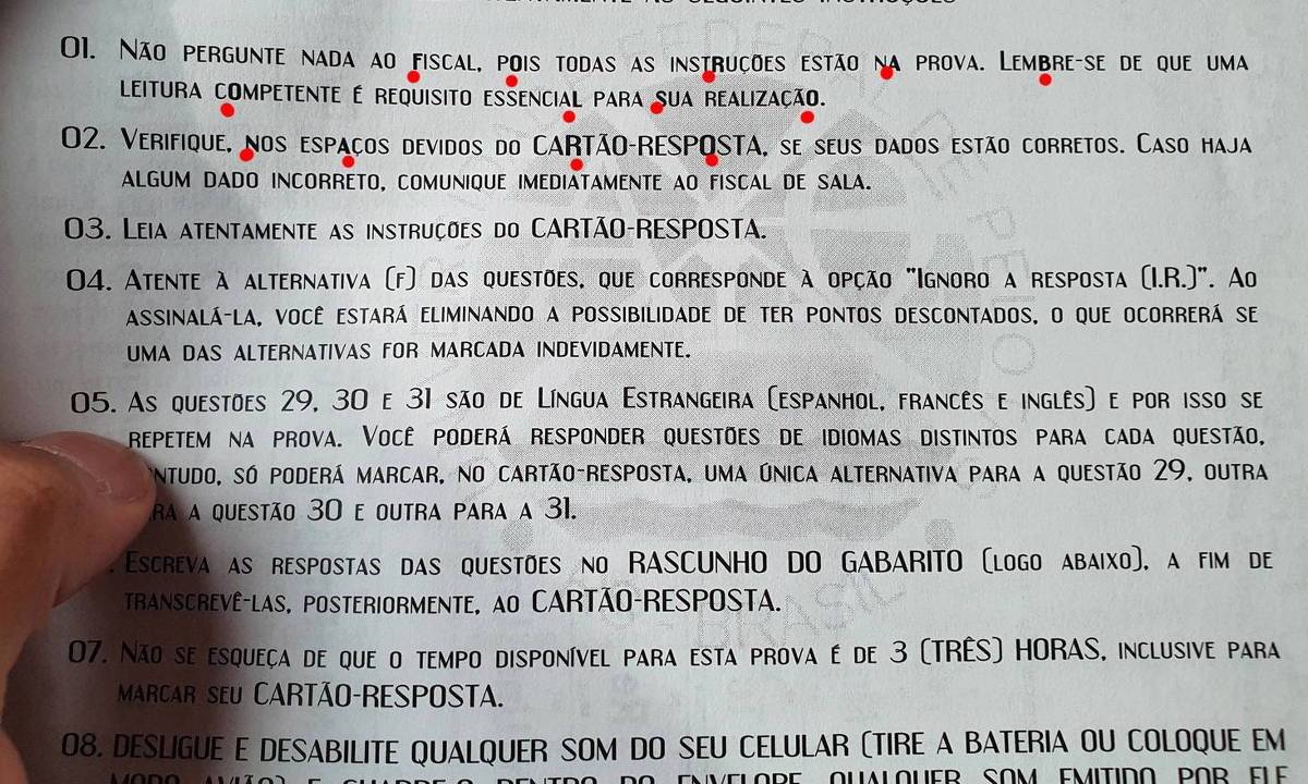 Prova do vestibular da Ufpel: "Fora Bolsonaro", em negrito