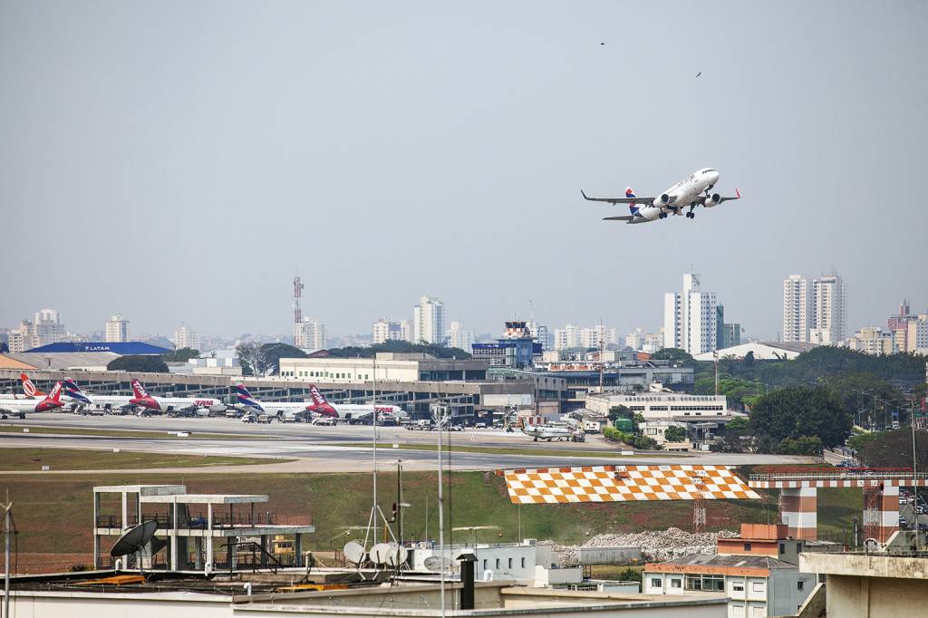 shutterstock_1557499499.jpg VOO ALTO - Aeroporto de Congonhas: privatização prevista para o ano eleitoral -