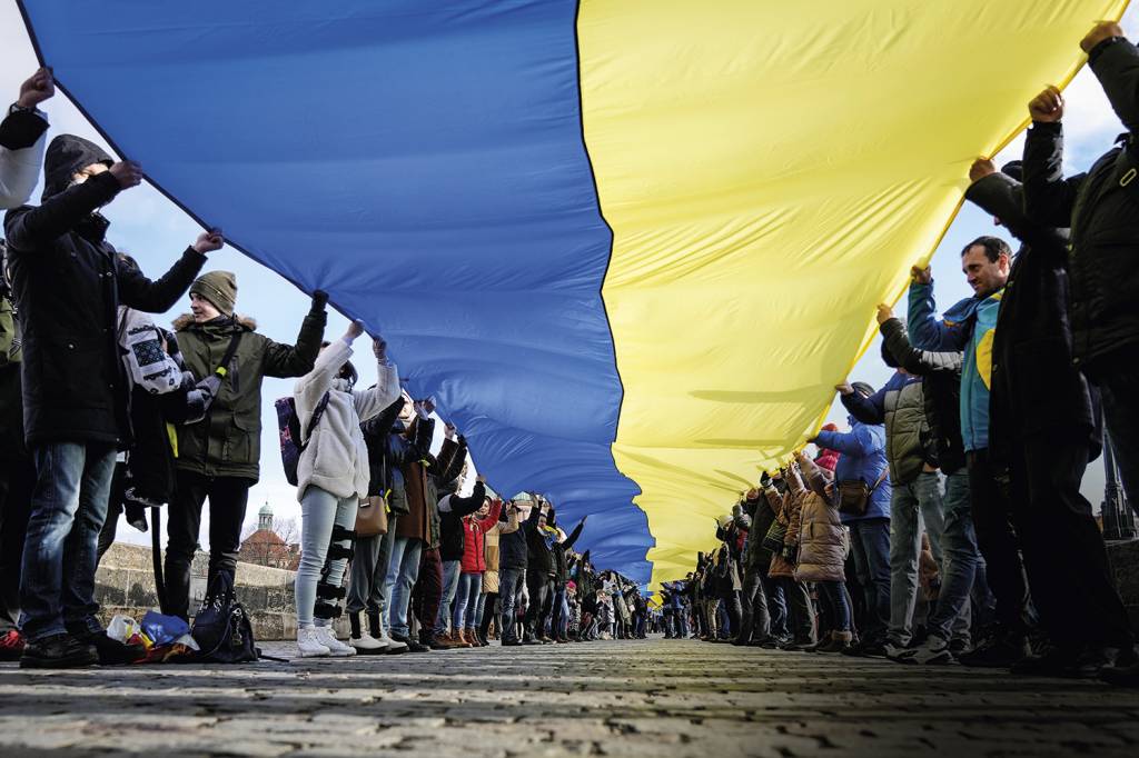AP22022439429977.jpg SOLIDARIEDADE - Manifestação pró-Ucrânia em Praga: clamor pela autonomia do país e seu direito de entrar na Otan -