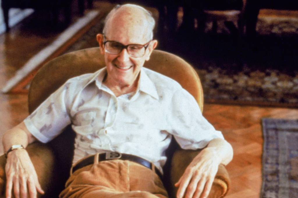 Música inspirada em Carlos Drummond de Andrade ganha clipe feito com IA