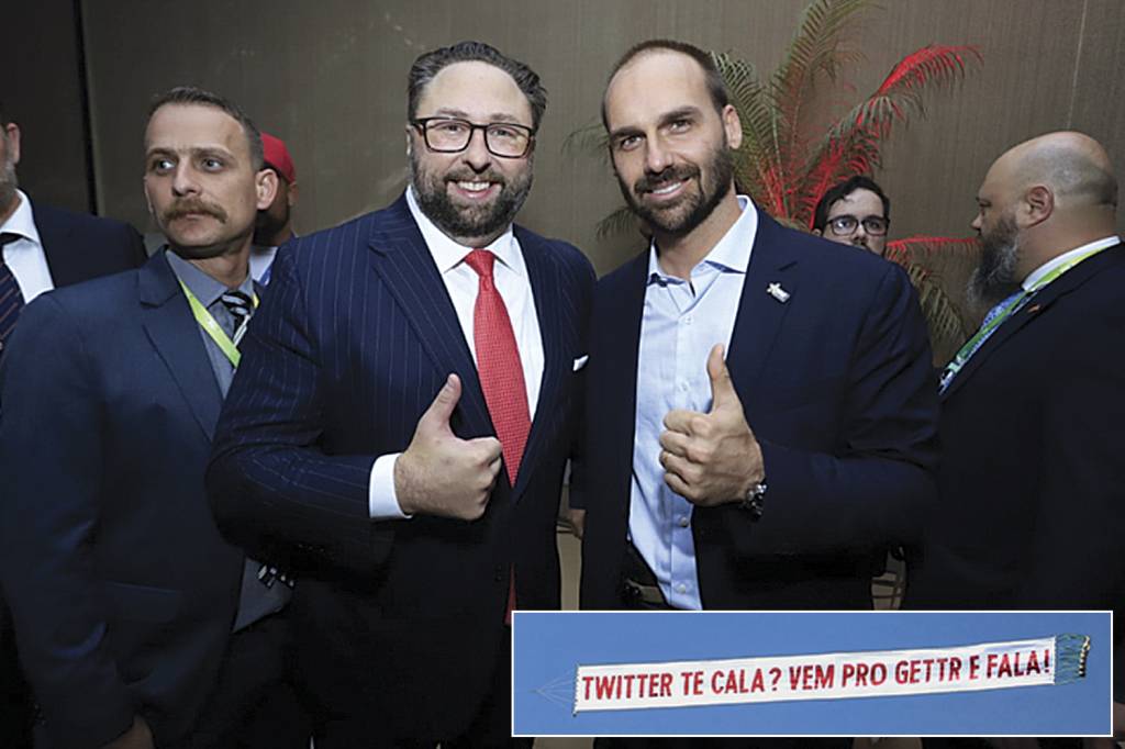 JASON-MILLER-EDUARDO-BOLSONARO-2021-02.jpeg TRUMPISTAS - Jason Miller, criador do Gettr, e Eduardo Bolsonaro: o bolsonarismo faz propaganda para a nova rede, como na faixa exibida nos atos do 7 de Setembro (à dir.) -