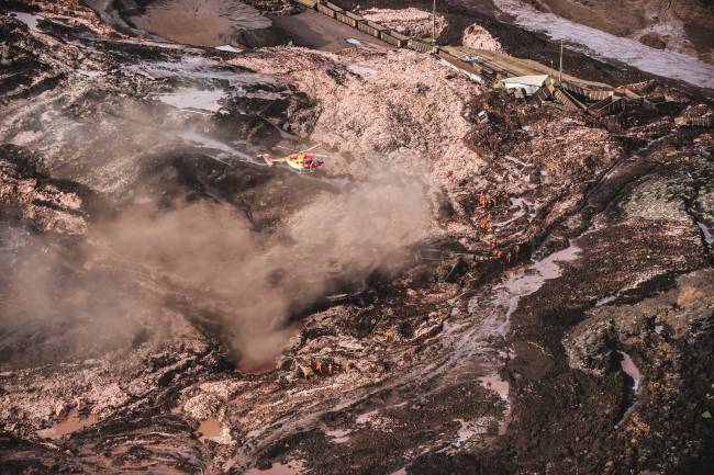 Página 82_Douglas_Magno_AFP resolucao Cenário encontrado pelos bombeiros logo após a chegada na Mina do Córrego do Feijão -