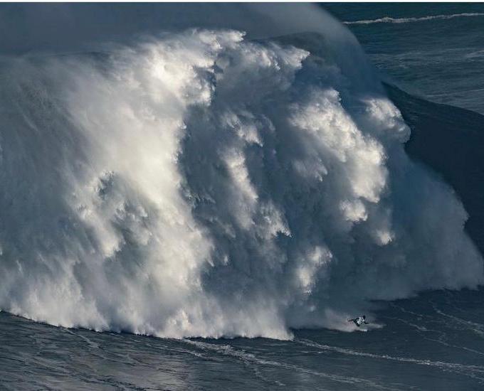 Vídeo: surfista sofre o mais assustador acidente na história de Nazaré