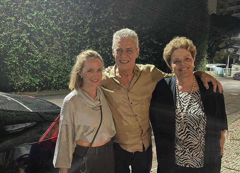 O encontro de Chico Buarque e Dilma Rousseff no Rio