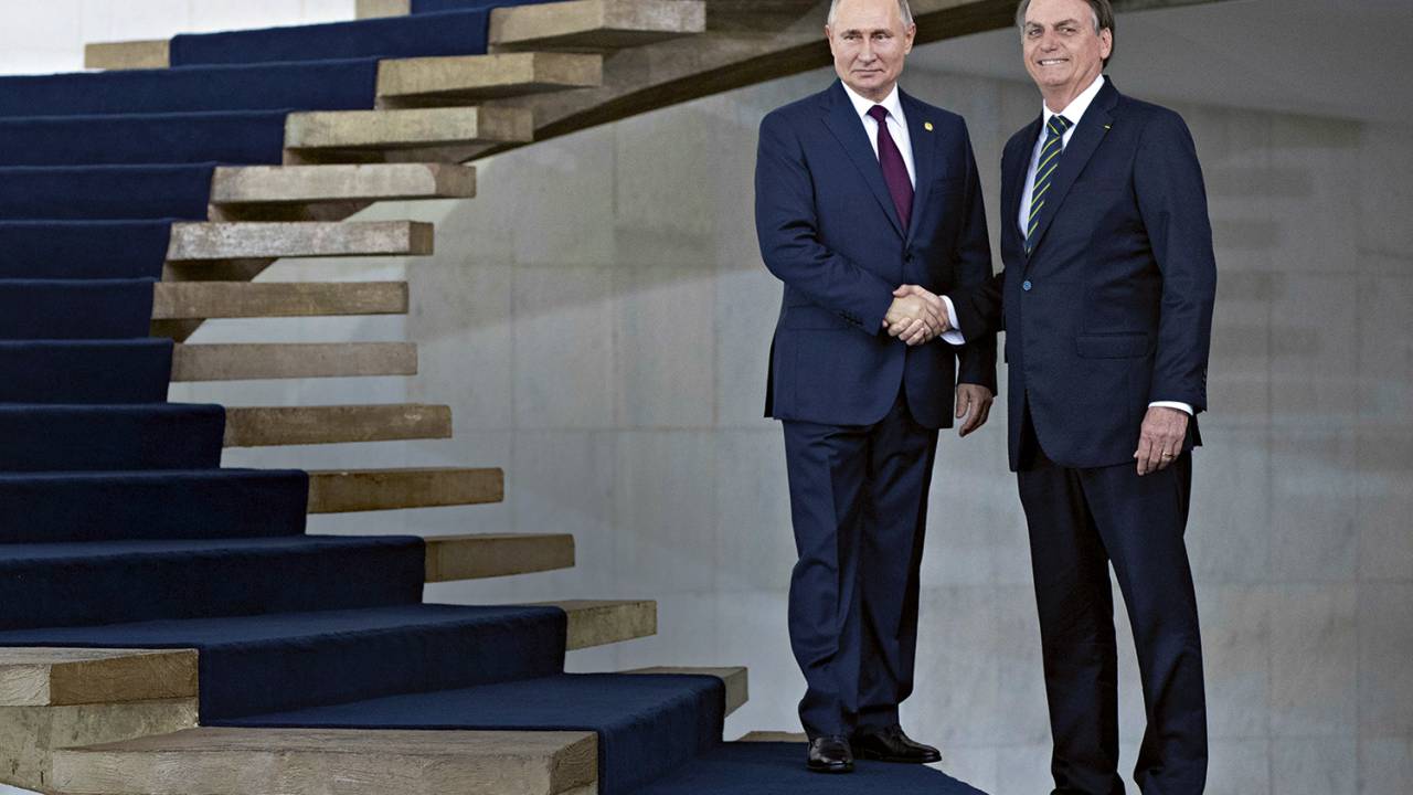 TRAPALHADA - Putin e Bolsonaro: o presidente russo pode usar a visita como prova do apoio brasileiro -