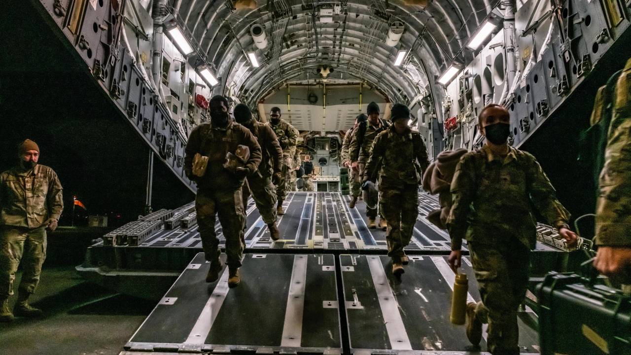 Militares americanos desembarcam na Alemanha para reforçar presença da Otan. 04/02/2022