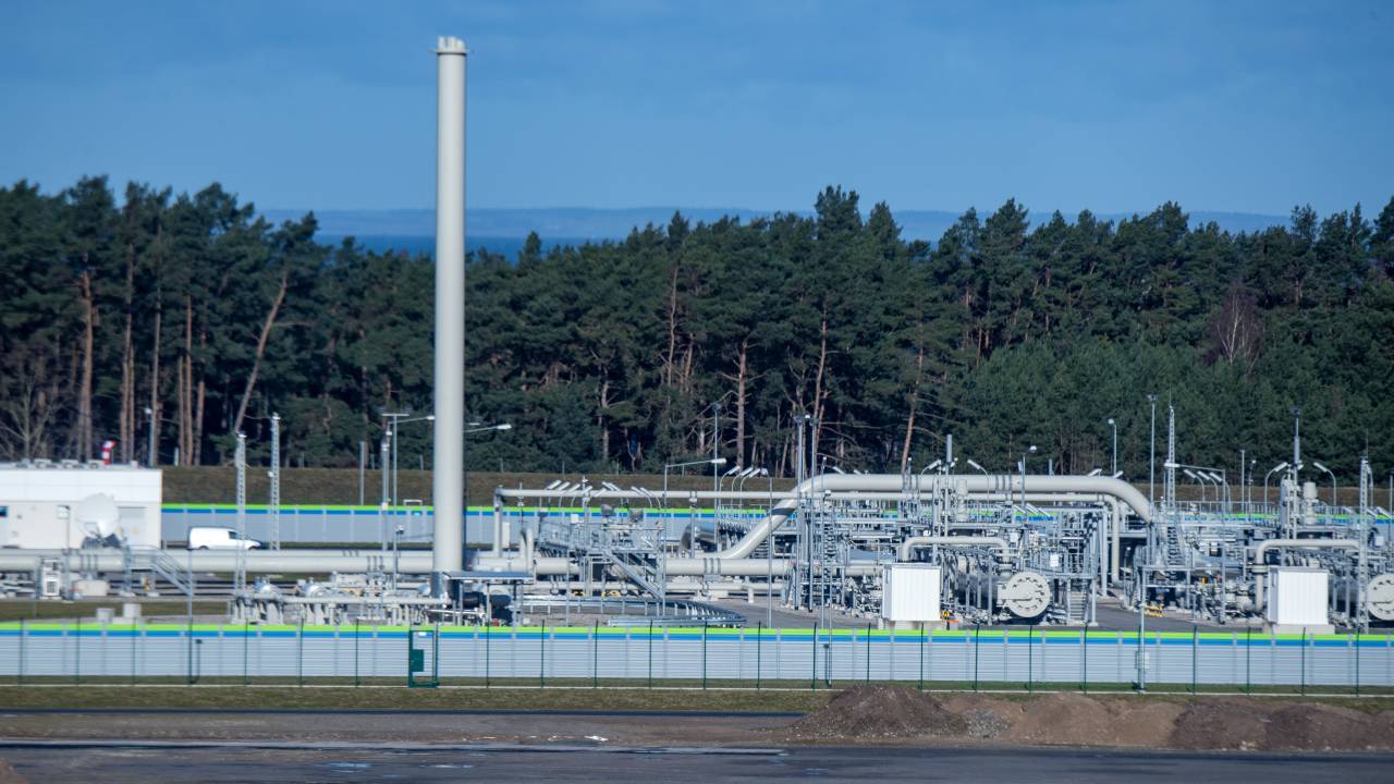 22 February 2022, Mecklenburg-Western Pomerania, Lubmin: The facilities at the gas receiving station for the Nord Stream 2 Baltic Sea pipeline are secured by high fences and a visual screen. Against the backdrop of the escalating Russia-Ukraine conflict, the German government is halting the approval process for the Russian-German Nord Stream 2 natural gas pipeline until further notice. Photo: Stefan Sauer/dpa (Photo by Stefan Sauer/picture alliance via Getty Images)
