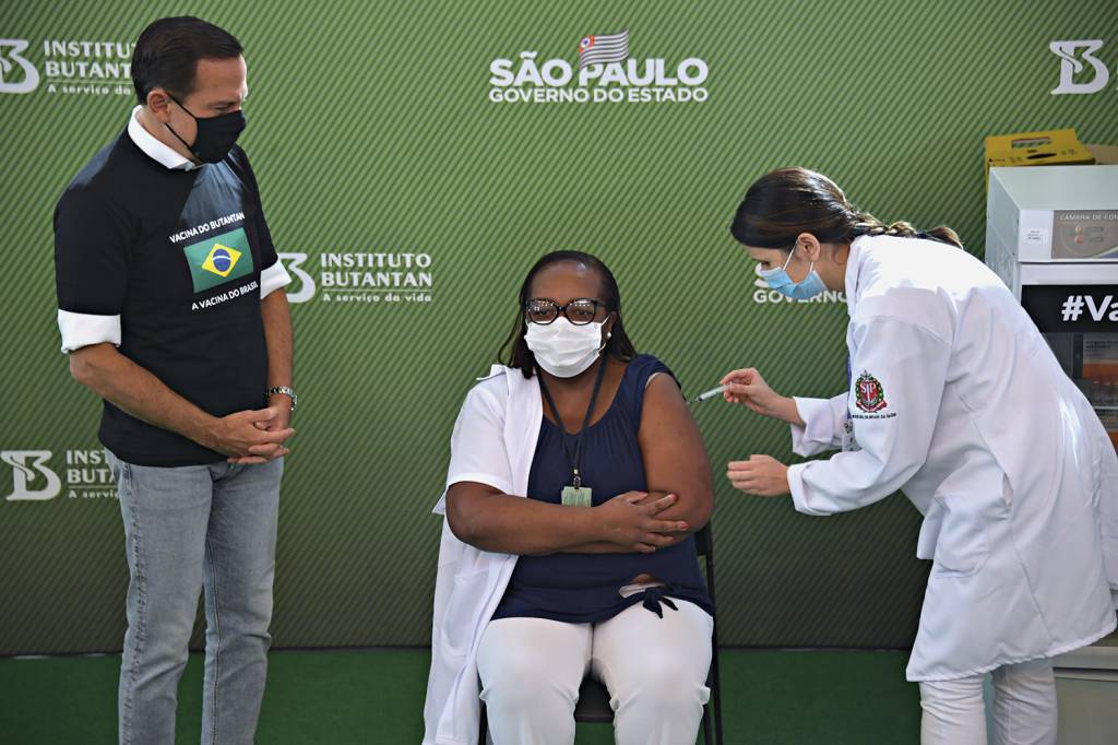 MONICA-CALAZANS-JOAO-DORIA-VACINA-COVID-19-2021-77.jpg ESTREIA NAS URNAS - A enfermeira Mônica Calazans: a primeira vacinada no Brasil vai tentar chegar à Câmara pelo PSDB -