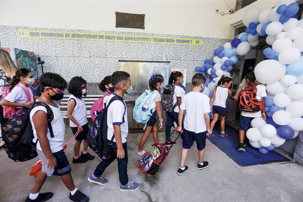 RIO871656.JPG REENCONTRO - Volta às aulas no Brasil: apesar de breves interrupções, o país deixa para trás dois anos de ensino on-line -
