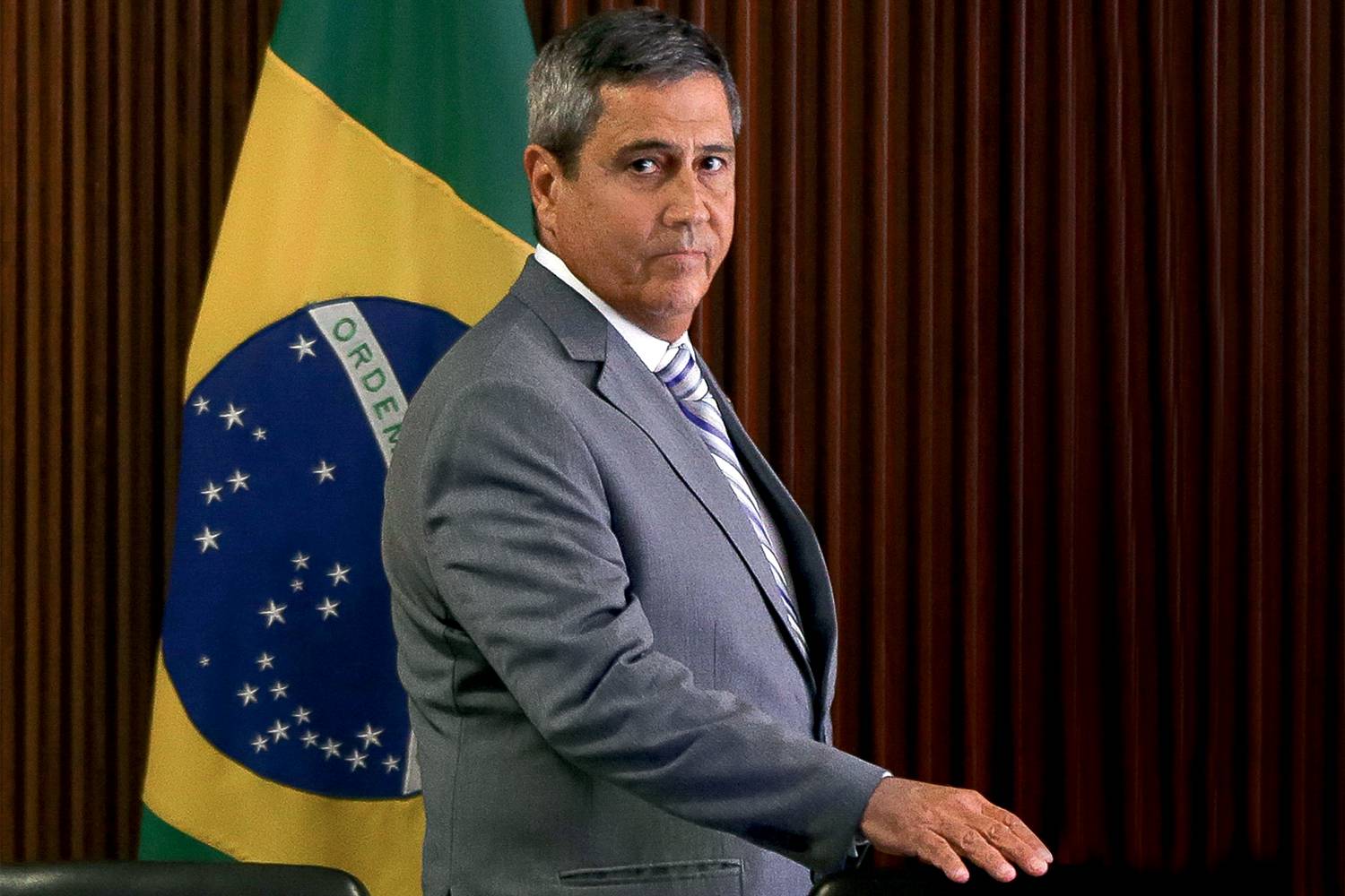 O recado de Braga Netto a Flávio Dino após assassinato de médicos no RJ