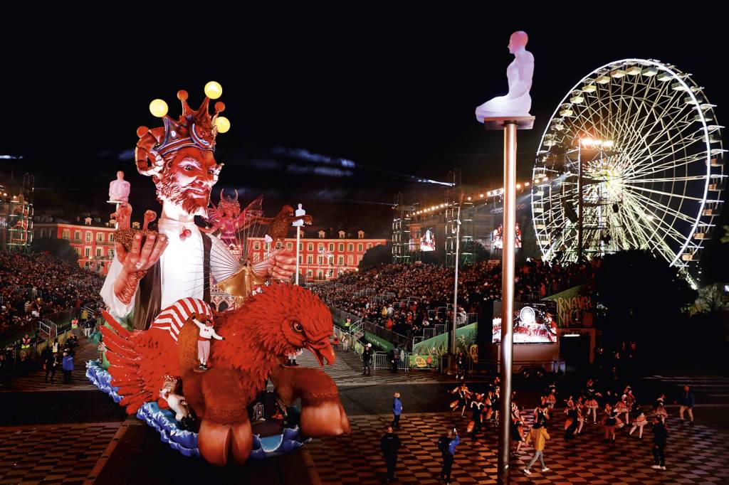 c7c49658d824c396aae53e4eb1e4882829c270ca.jpg É CARNAVAL - Nice, na Côte d’Azur francesa: a abertura das festividades momescas reuniu mais de 5 000 pessoas -