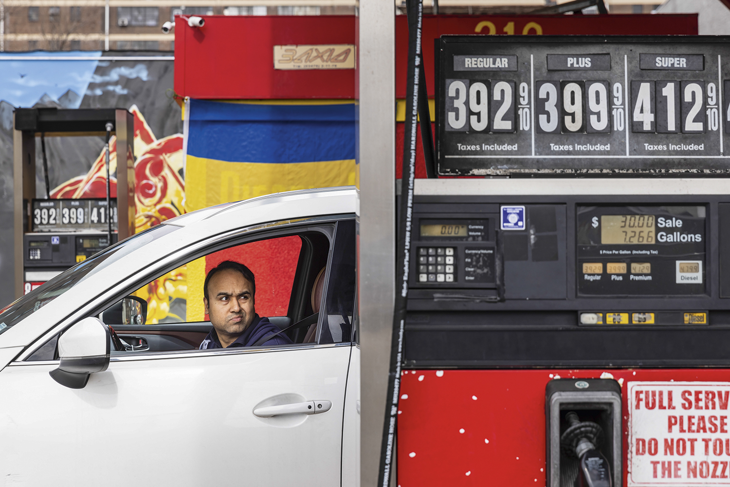 DESGOSTO - Posto de combust&iacute;vel em Nova Jersey: a tens&atilde;o elevou os pre&ccedil;os para consumidores de todo o mundo -