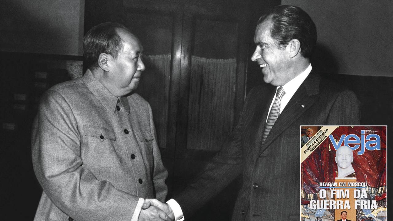 PERSPECTIVA - O encontro de Nixon e Mao, em 1972, e a capa de VEJA, em 1988: o mundo volta a ter dois poderosos blocos rivais -