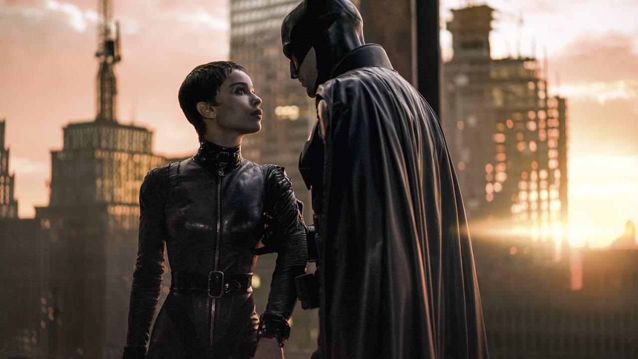 NOITE SUJA - Zoë Kravitz, a Mulher-Gato, e Pattinson como Batman: novatos nas suas personas secretas -