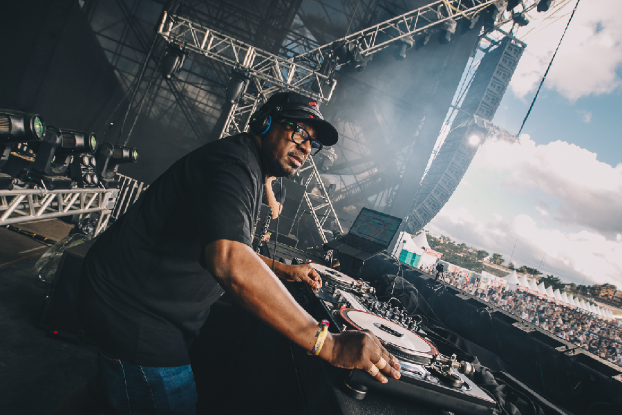 Dj Marky durante show do Lollapalooza Brasil 2022<div id="gtx-trans"><div class="gtx-trans-icon"></div></div>