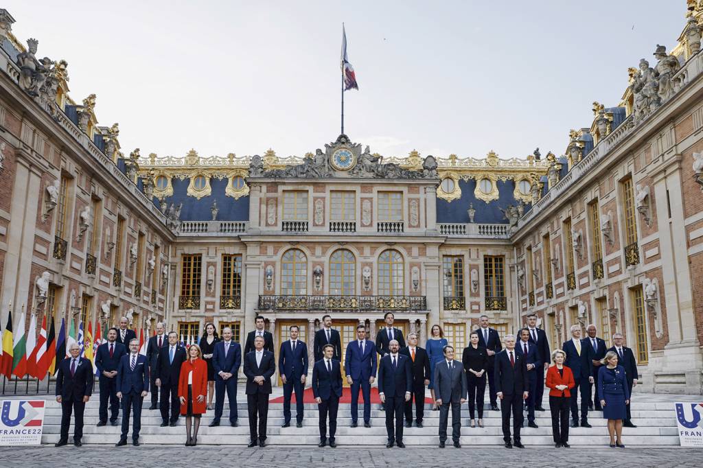 ENCONTRO-LIDERES-VERSAILLES-000_324V9DV.jpg TODOS POR UM - Líderes da União Europeia se reúnem em Paris: reação conjunta à guerra fortaleceu o bloco -