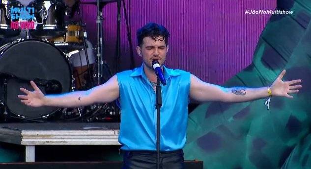 J&atilde;o durante show no Lollapaloza Brasil 2022<div id="gtx-trans"><div class="gtx-trans-icon"></div></div>