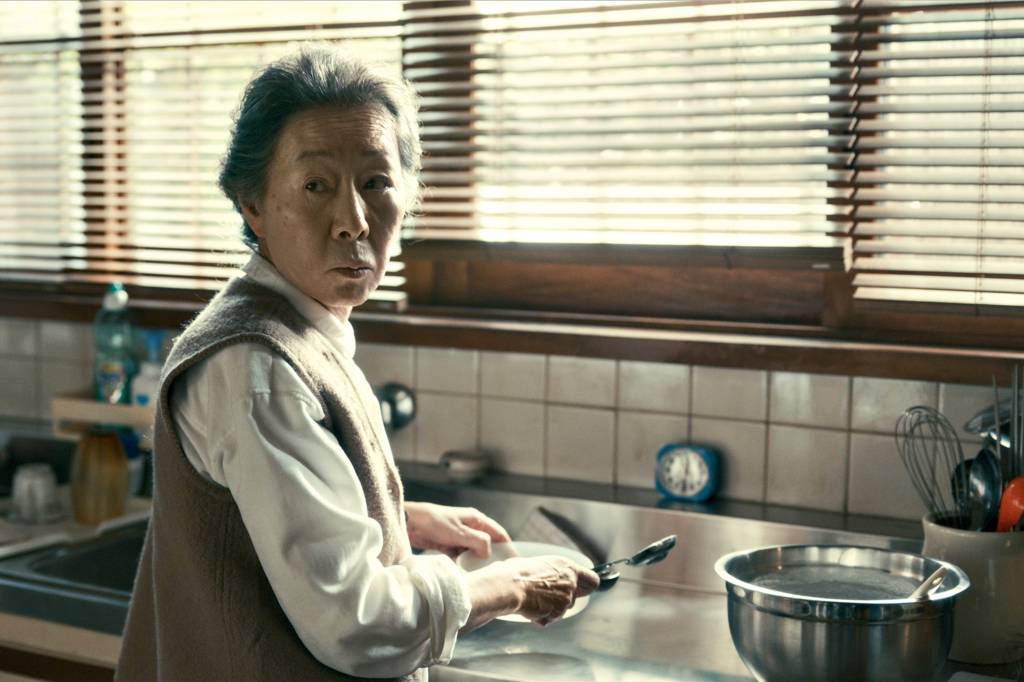 Pachinko LONGO TRAJETO - Yuh-jung Youn como a Sunja idosa: acaso e escolha -
