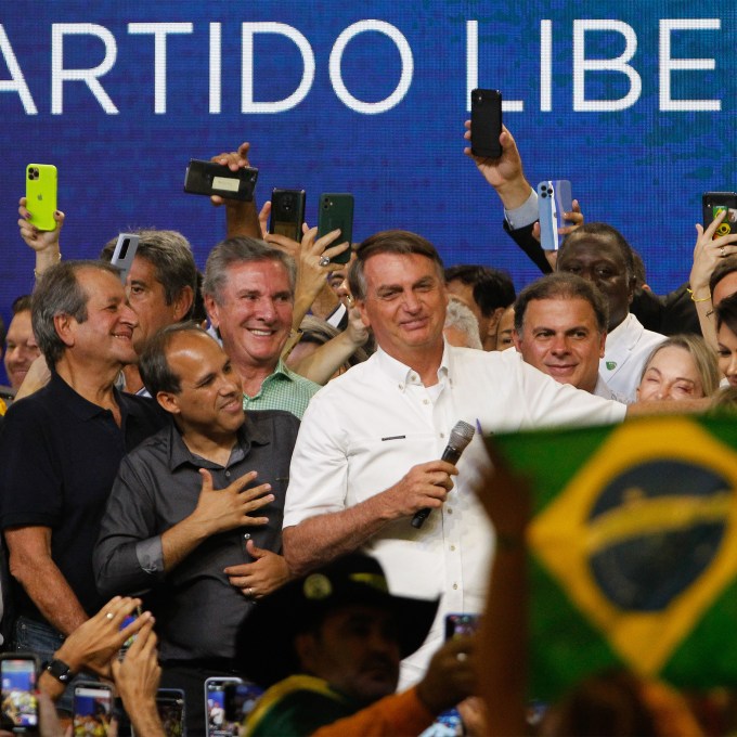 Os convidados que fizeram toda a diferença na festa de Bolsonaro