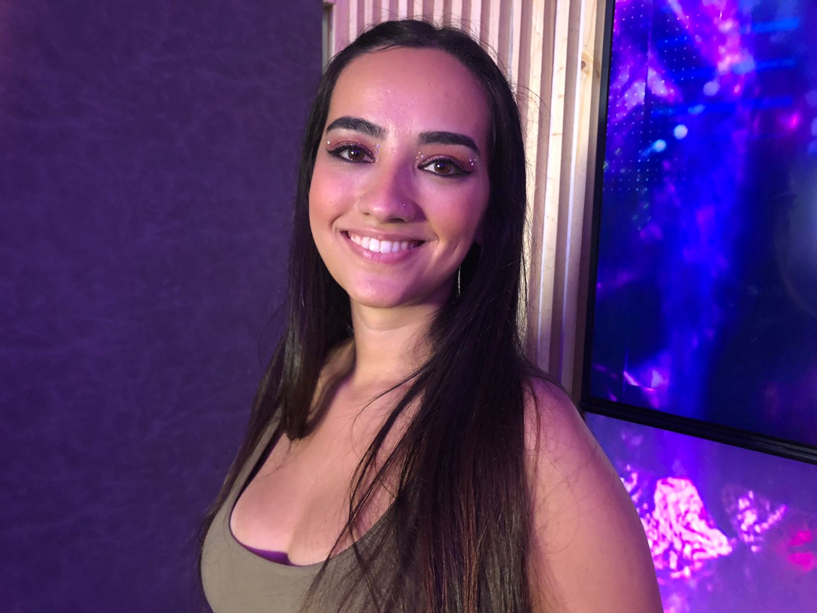 Rafaella Ballarin, 25 anos, apostou na maquiagem inspirada na s&eacute;rie &acute;Euphoria&acute;, da HBO, para ir no Lollapalooza
