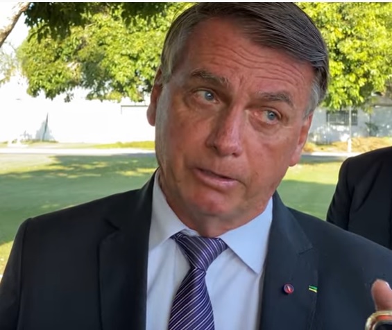 Tuites parabenizando Bolsonaro viralizam, mas motivo não agrada