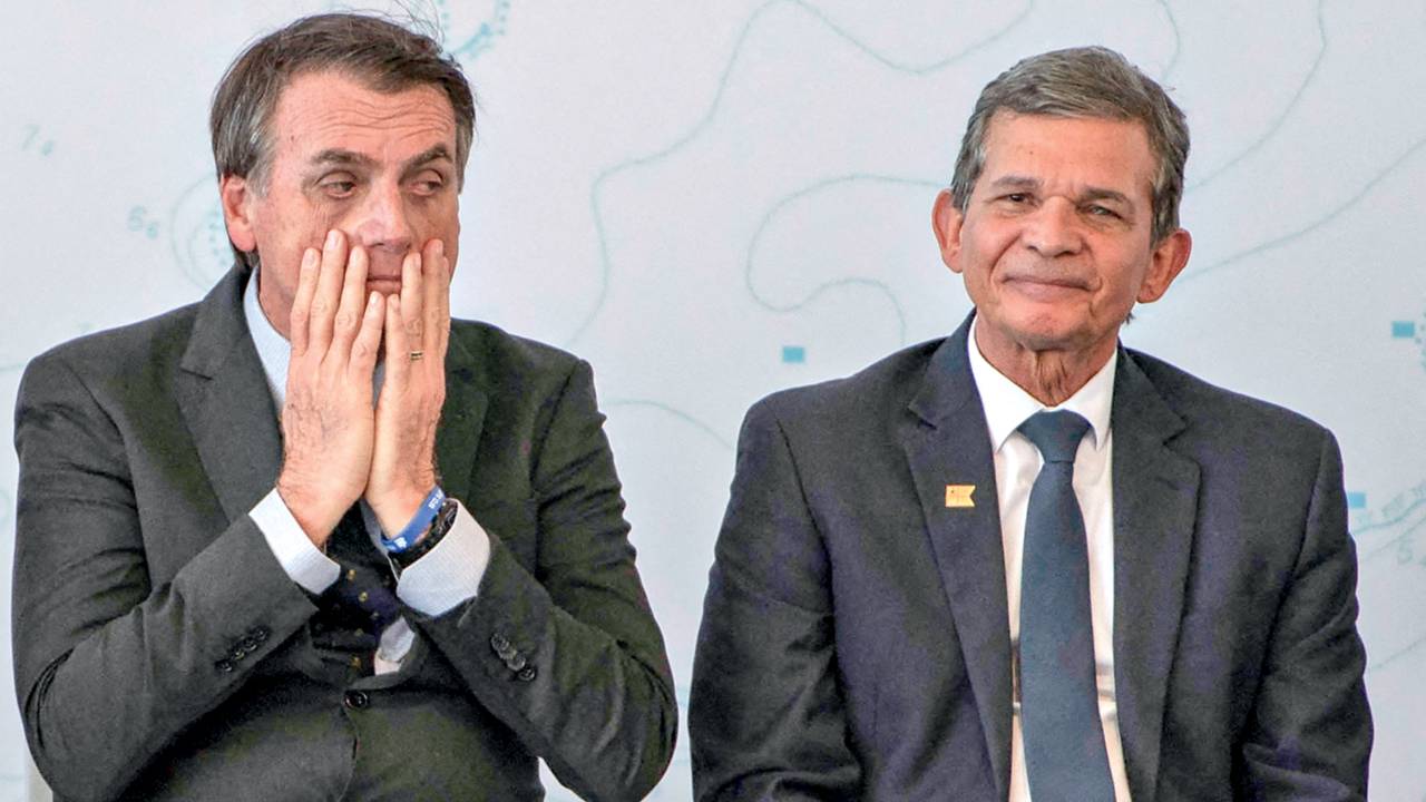 CONSTRANGIMENTO - Jair Bolsonaro e Silva e Luna: desgaste público -