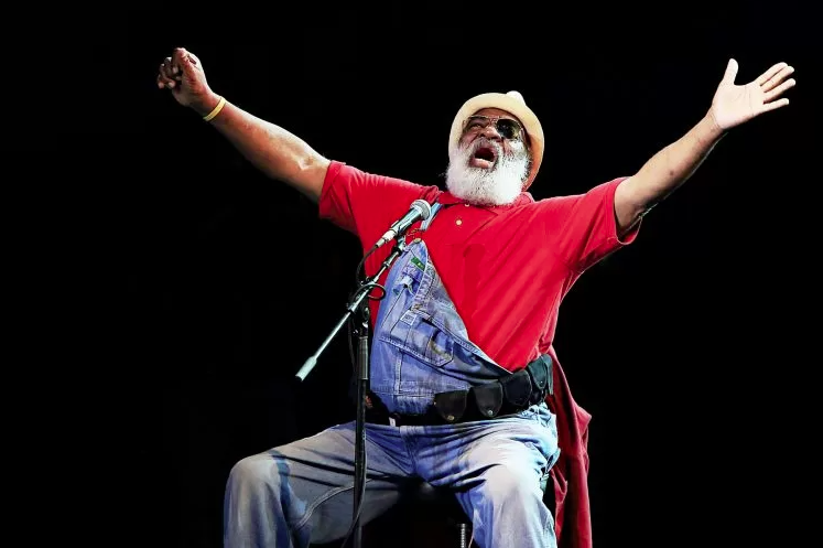 GrandPa Elliott, icônico músico de rua de Nova Orleans, morre aos 77 anos