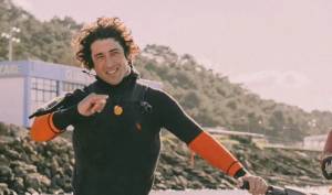 O surfista Vinicius dos Santos O surfista Vinicius dos Santos