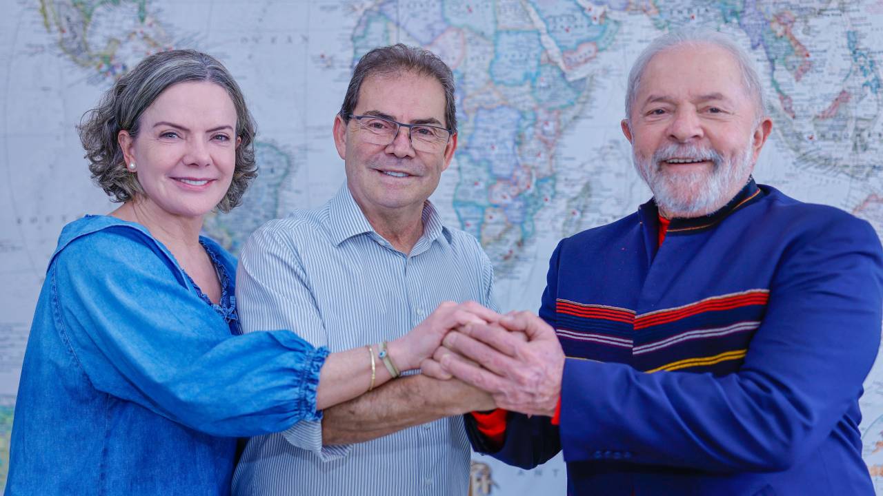 19.04.2022 - Ex-presidente Lula recebe Paulinho da Força. Presidente da PT, Gleisi Hoffmann, acompanhou o encontro. Foto: Ricardo Stuckert