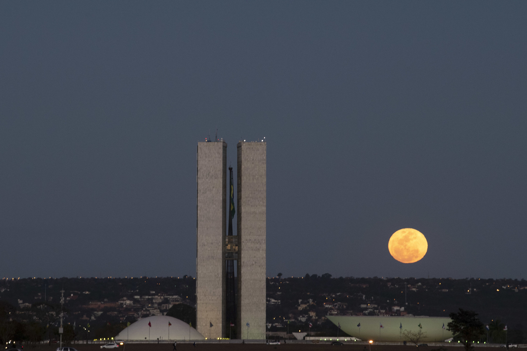 No furor reformista, Câmara muda a Constituição 5 vezes em 60 dias