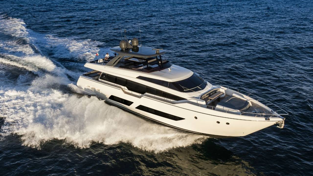 o Ferretti Yachts 850,