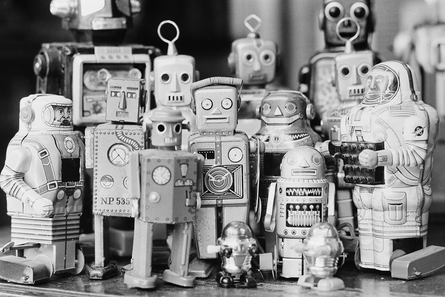 ROBÔS DE BRINQUEDO DOS ANOS 1960 - A humanidade sempre sonhou com a criação de humanos artificiais -