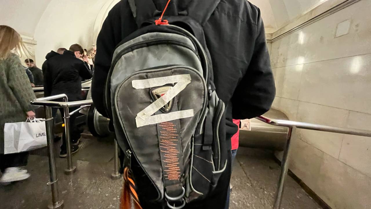 March 2022, Russia, Moskau: The letter Z on the backpack of a Moscow subway passenger. Photo: ---/dpa (Photo by ---/picture alliance via Getty Images)