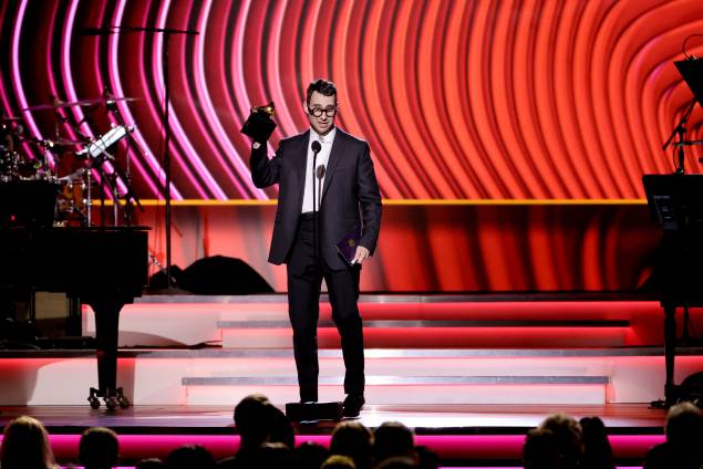 Jack Antonoff recebe o prêmio de melhor produtor não clássico no Grammy 2022 Jack Antonoff recebe o prêmio de melhor produtor não clássico no Grammy 2022