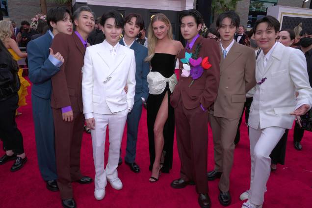 Jungkook, RM, Suga, Jimin, Kelsea Ballerini, V, Jin e J-Hope, do BTS, no Grammy 2022 Jungkook, RM, Suga, Jimin, Kelsea Ballerini, V, Jin e J-Hope, do BTS, no Grammy 2022