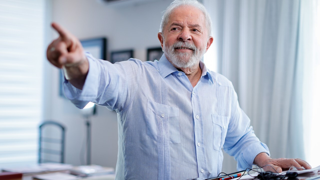 Lula fala para o Sul e Sudoeste de Minas Gerais em entrevista para a Rádio Passos FM.