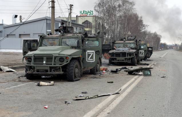 Veículos de mobilidade de infantaria russa, GAZ Tigre, destruídos após combate em Kharkiv, localizado a cerca de 50 km da fronteira ucraniana-russa, em 28 de fevereiro de 2022. Veículos de mobilidade de infantaria russa, GAZ Tigre, destruídos após combate em Kharkiv, localizado a cerca de 50 km da fronteira ucraniana-russa, em 28 de fevereiro de 2022.