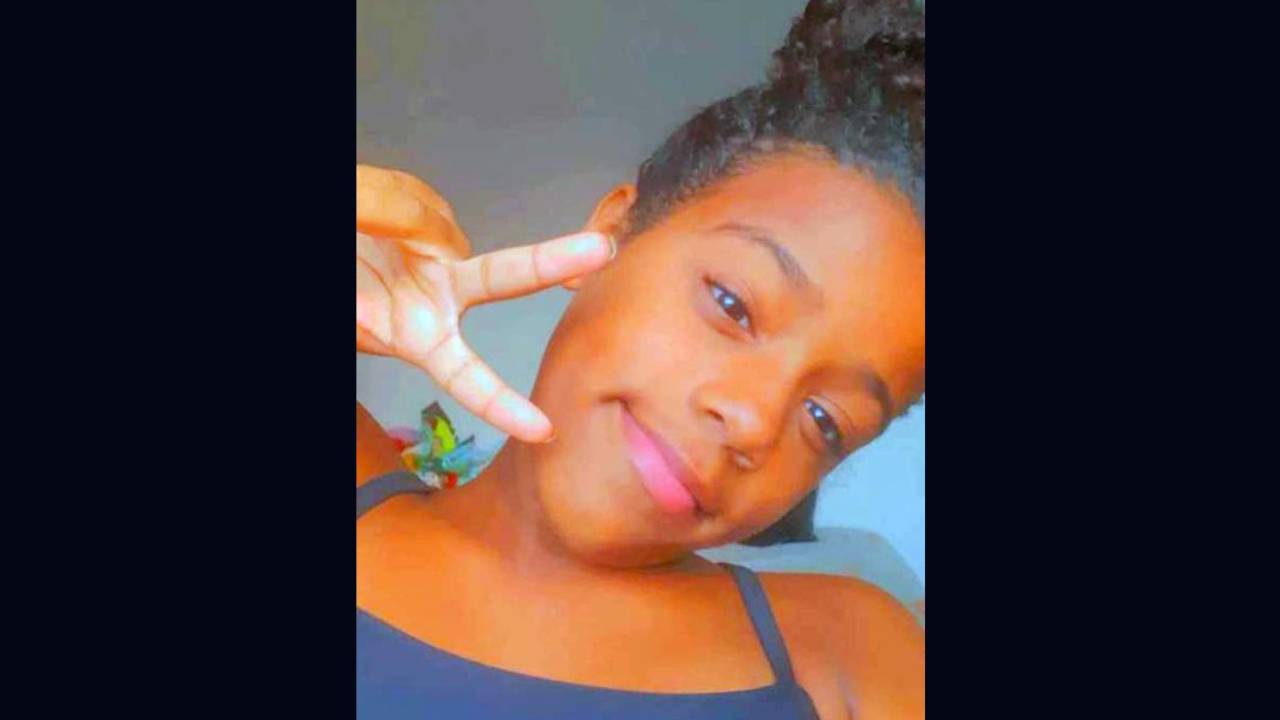 Raquel Antunes da Silva, de 11 anos, perdeu uma perna - Reprodução/Reprodução Leia mais em: https://beta-develop.veja.abril.com.br/brasil/menina-de-11-anos-perde-a-perna-em-acidente-no-sambodromo-estado-e-grave/