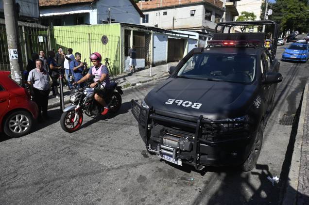 Veículo do Batalhão de Operações Policiais Especiais (BOPE) é visto próximo ao Hospital Getúlio Vargas, onde pessoas feridas foram internadas após operação policial na Vila Cruzeiro - Veículo do Batalhão de Operações Policiais Especiais (BOPE) é visto próximo ao Hospital Getúlio Vargas, onde pessoas feridas foram internadas após operação policial na Vila Cruzeiro -