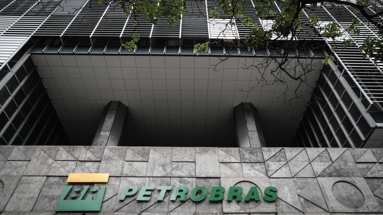 Fachada de um prédio da Petrobras, no Rio de Janeiro //