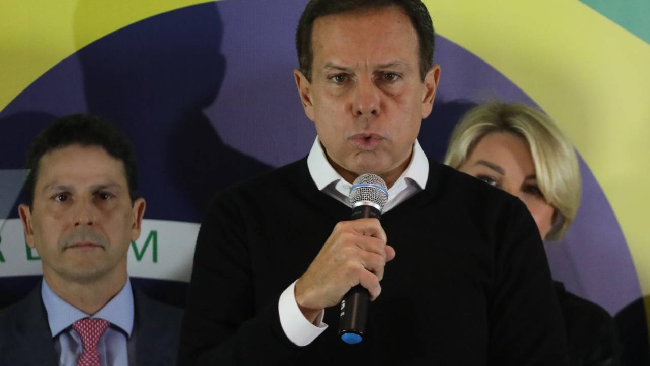 João Dória realiza pronunciamento em São Paulo (SP), nesta segunda-feira (23), para anunciar sua desistência a candidatura para o cargo de presidente da República. Renato S. Cerqueira/Futura Press