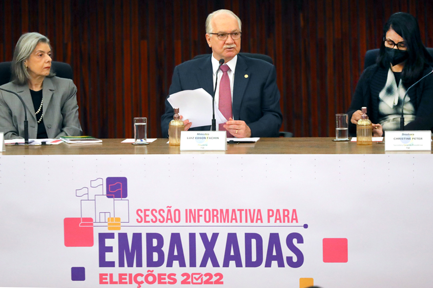 Edson Fachin durante a Sessão Informativa para as Embaixadas -