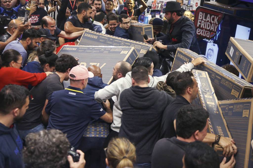 BLACK-FRIDAY-COMERCIO-2019-1-(3).JPG CRÍTICA - Lula: “Classe média ostenta um padrão de vida que em nenhum lugar do mundo a classe média ostenta” -