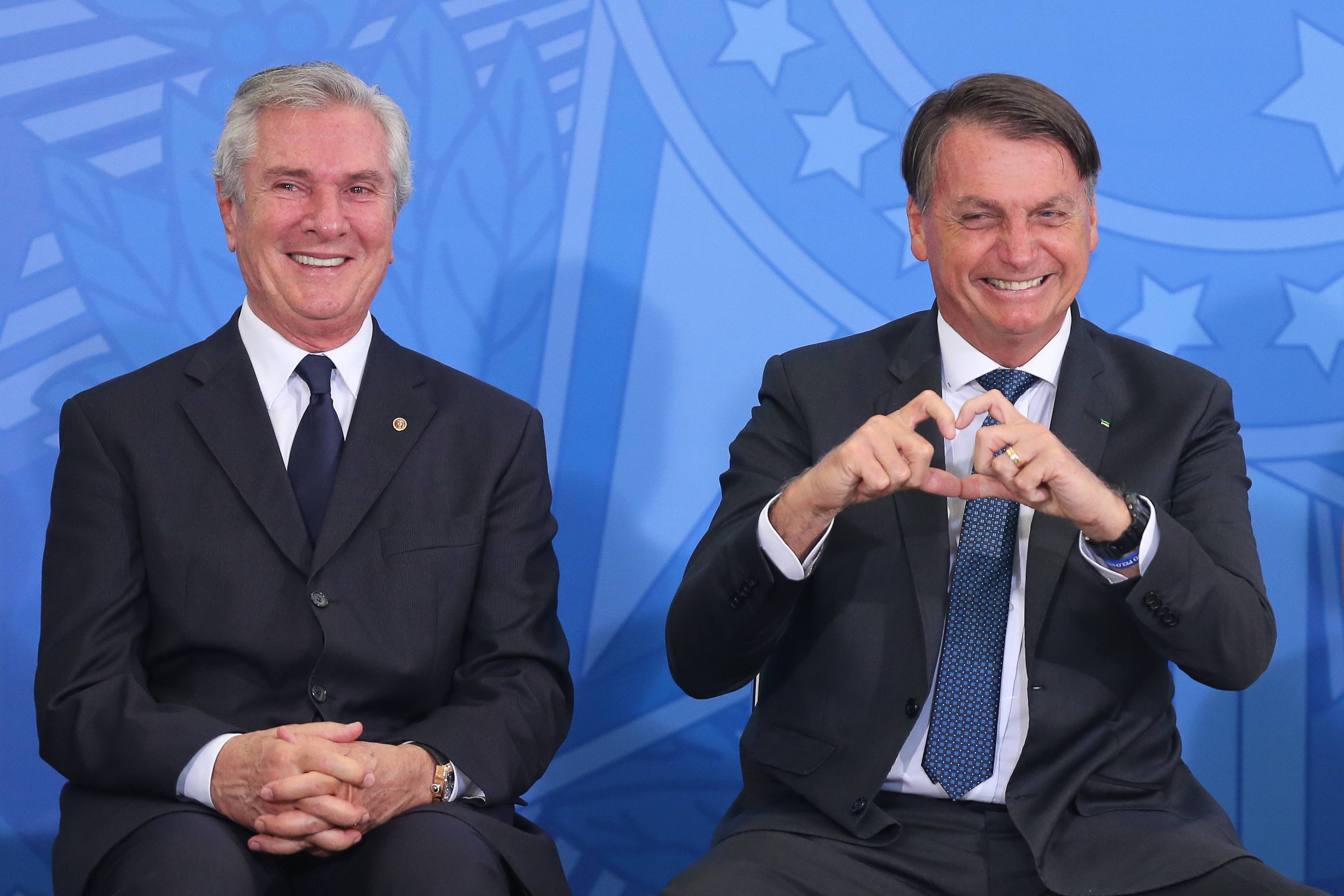 Collor é fenômeno de sobrevivência política no banco dos réus do STF